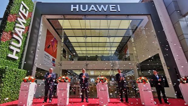 HUAWEI EXPERIENCE STORES